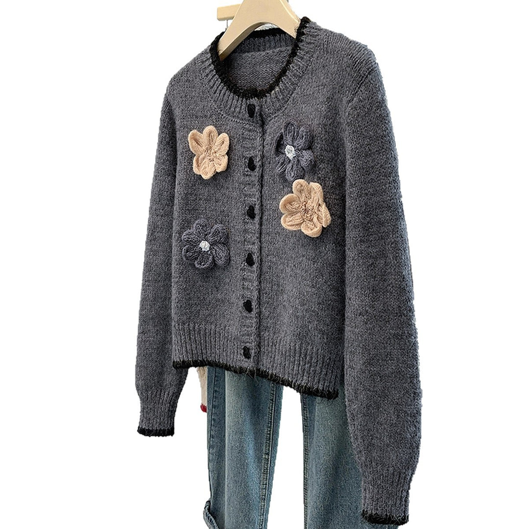 Dame Cozy Knit Cardigan med Blomster Applikationer Stilla