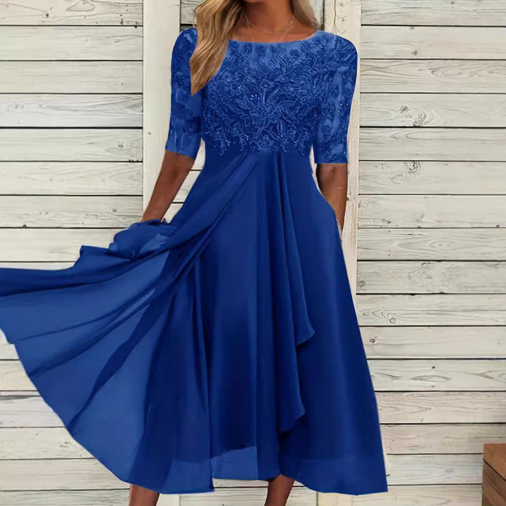 Dame aftenkjole med elegant broderedesign og flydende nederdel Stilla