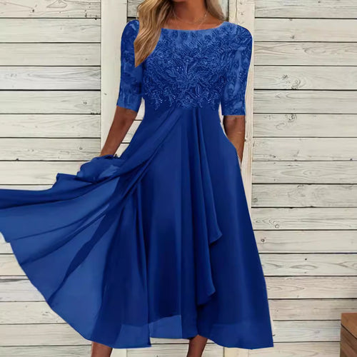 Dame aftenkjole med elegant broderedesign og flydende nederdel Stilla