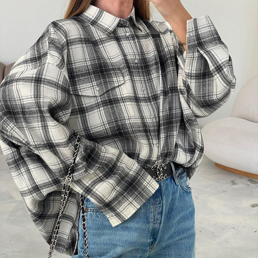 Dame ternet kjole med afslappet snit og moderne oversized design Stilla