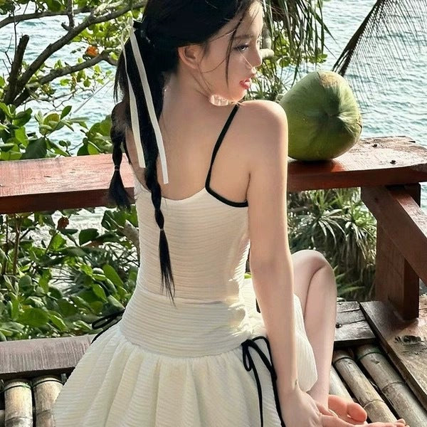Dame Strandkjole med justerbare snørrer og feminint snit Stilla