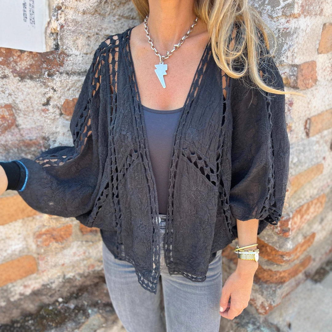 Kvindernes smukke blonde cardigan med blomster mønstre og luftige ærmer Stilla