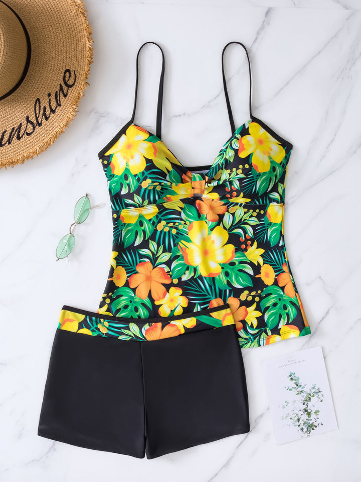 Dame top-badebukser med stilfuldt blomsterdesign og shorts Stilla