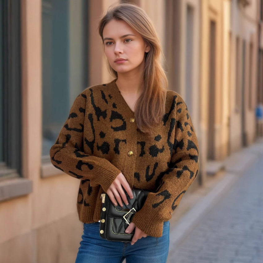Kvinders fashionable cardigan med dyreprint og guldknapper Stilla