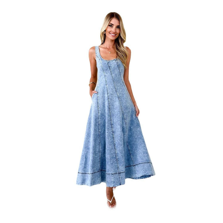 Dame Maxikjole i denim med feminin silhuet og sidelommer Stilla