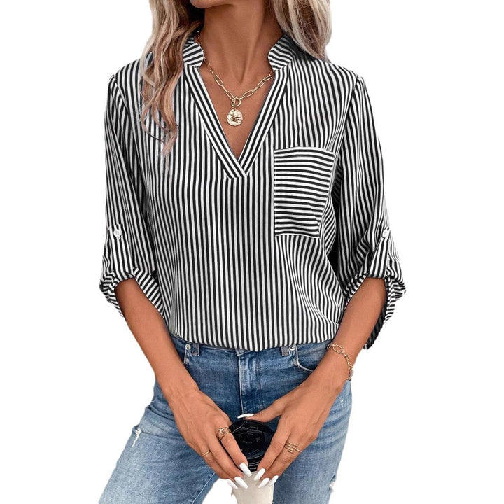Dame elegant stribet bluse med V-udskæring og brystlomme Stilla