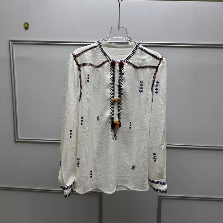 Dame broderet bluse med fine kvaster og legende detaljer Stilla