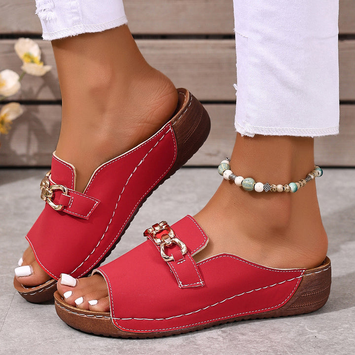 Dame platform-sandaler med moderne kæde-detalje og ergonomisk sål Stilla