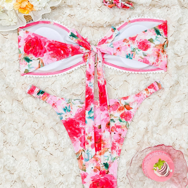 Dame bikini-sæt med blomstertriangel-top og sensuelle lavtalje-trusser Stilla