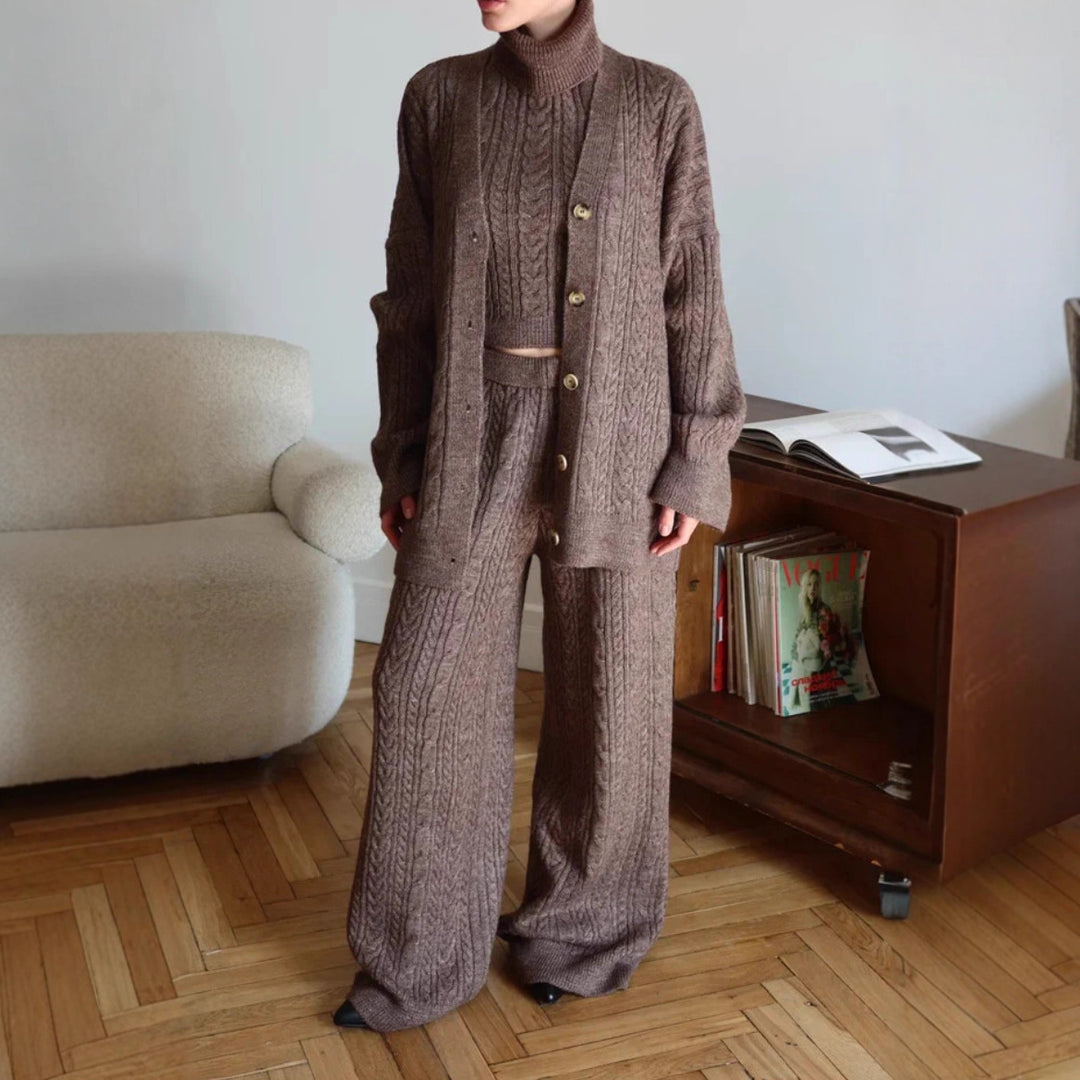Damernes strikkede loungewear sæt med loose fit og hyggelige detaljer Stilla