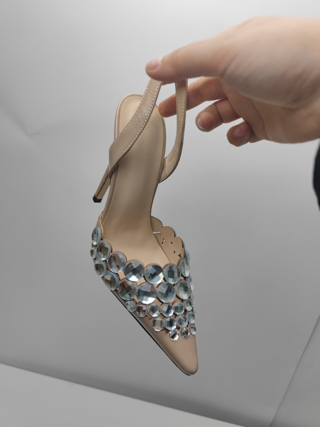 Dame elegante Slingback-pumps med spids tåparti og dekorative krystalakcenter Stilla