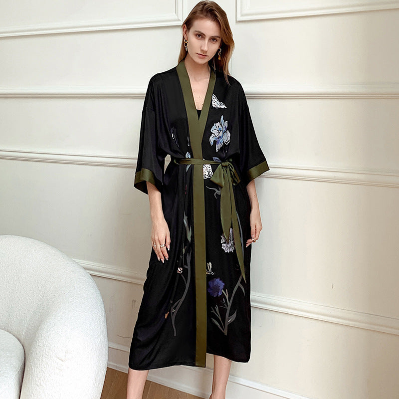 Dame Kimono-Robe med delikat blomsterdesign og flydende snit Stilla