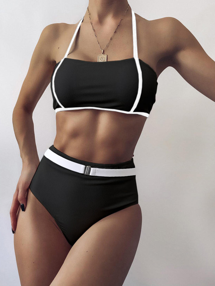 Dame bikini med højt skårne trusser og elegant bælteaccent Stilla