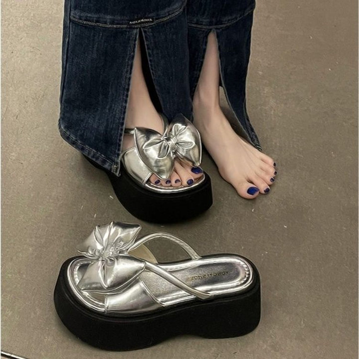 Dame platform-sandaler med knude-detalje og skridsikker sål Stilla