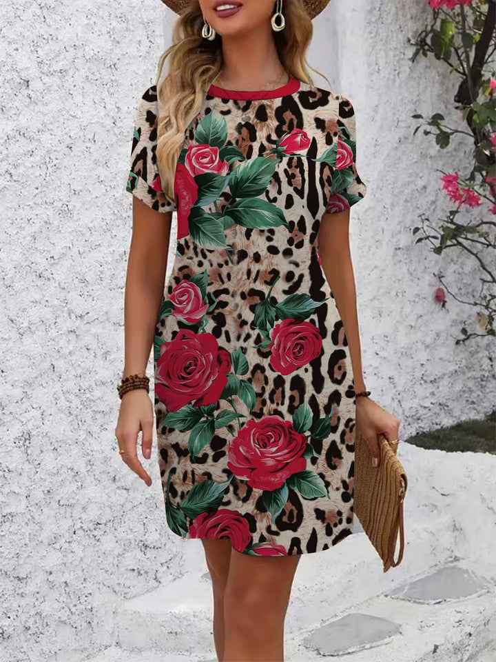Dame casual kortærmet kjole med florale motiver og behagelig pasform Skovae