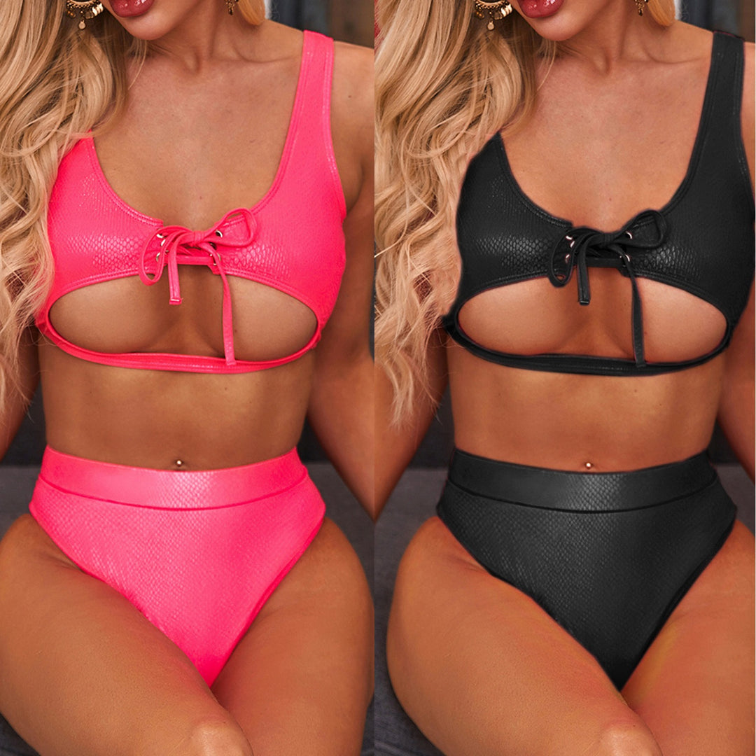 Dame bikini sæt med raffinerede cut-out og højt liv design Stilla