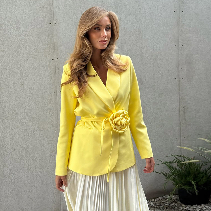 Dame elegant blazer med blomsterbælte i taljen og klassisk snit Stilla