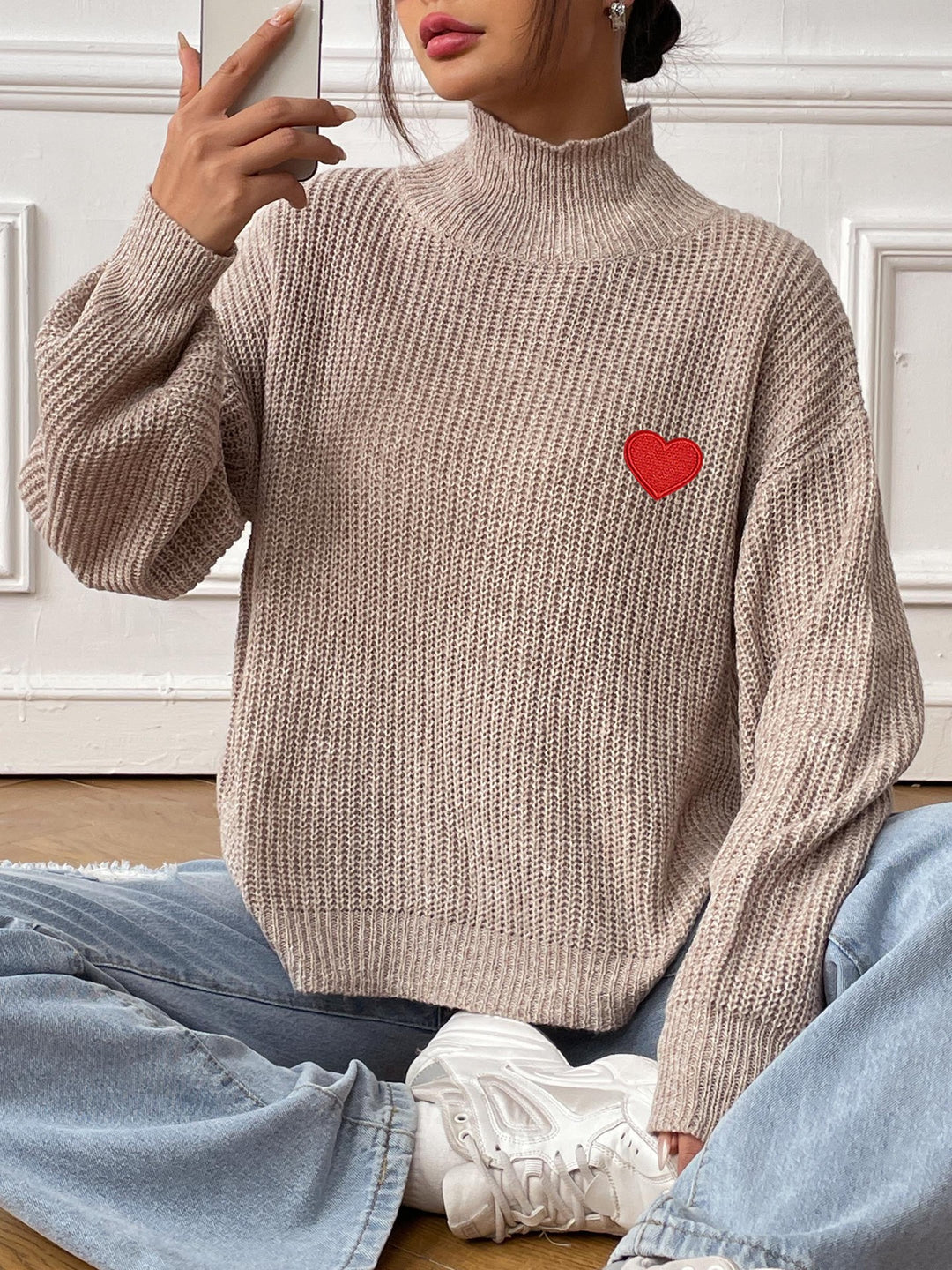 Dame rullekrave sweater med hjerteapplikation og løs pasform Stilla