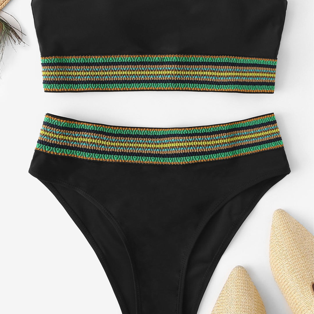 Dame Bandeau-Bikini-sæt med mode grundtone og kunstnerisk farbånd-applikation Stilla