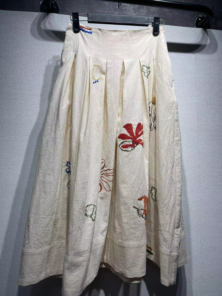 Dame knælang nederdel med kunstneriske broderier Stilla