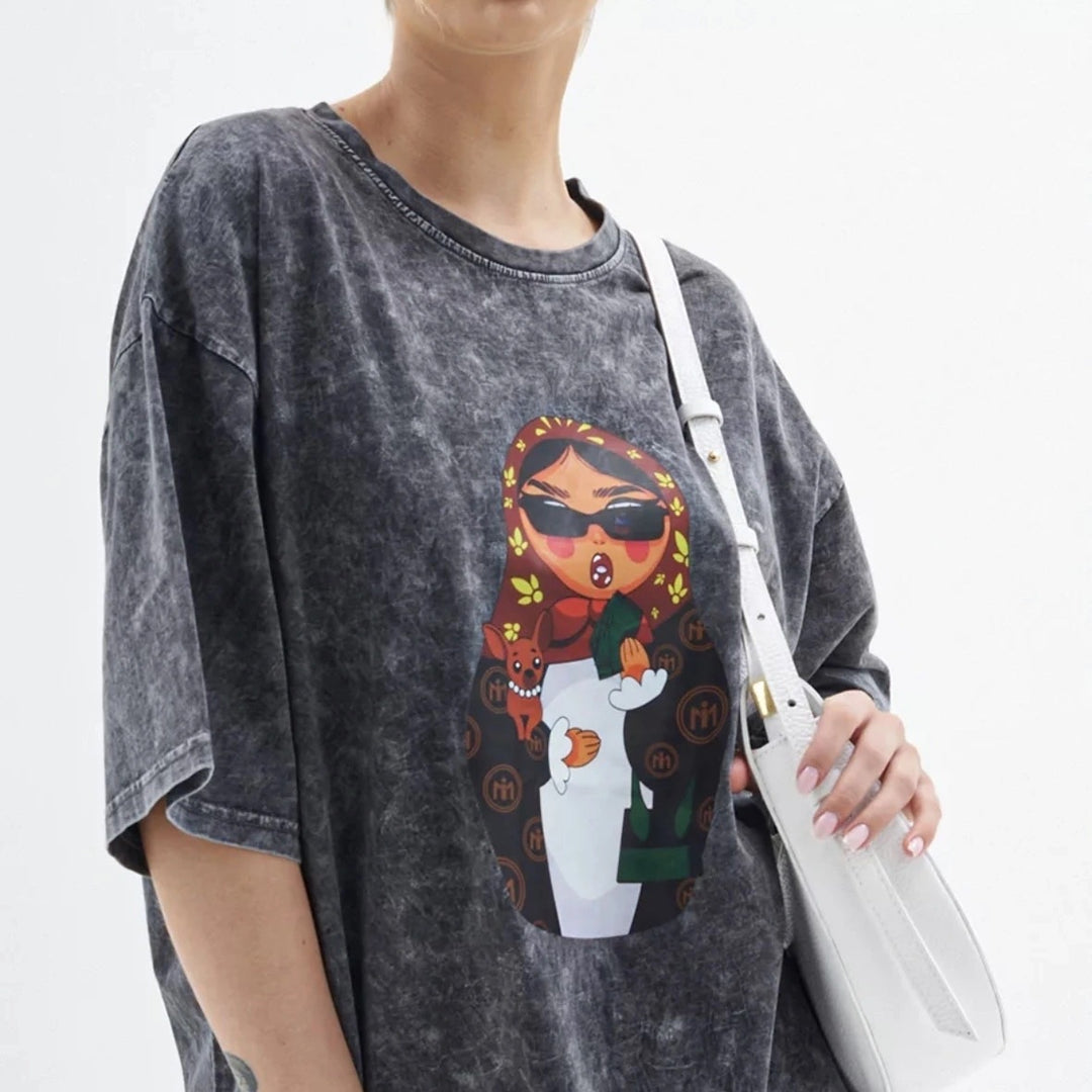 Dame T-shirt med kunstnerisktryk og afslappet snit Stilla