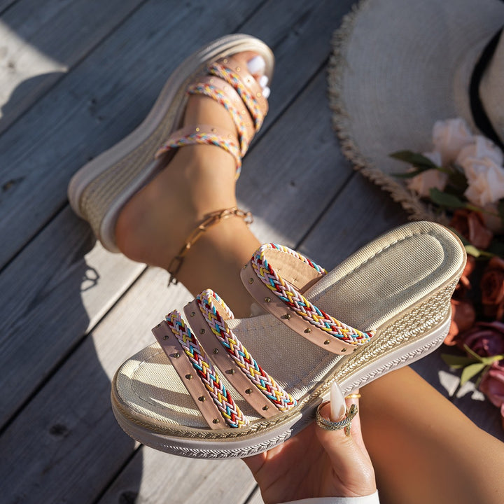Dame Wedge-sandaler med farverige flettede remme og skridsikker sål Stilla