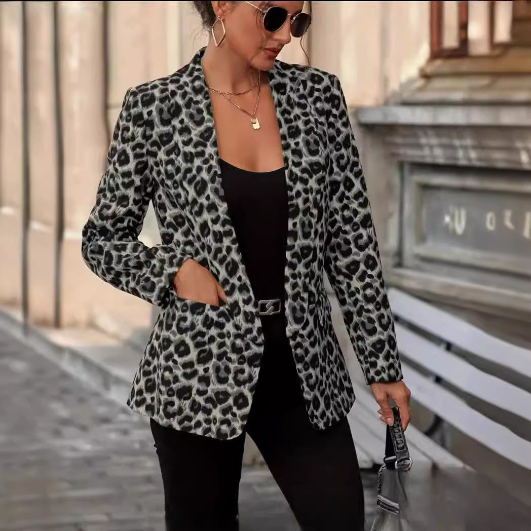 Dameblazer med moderne leopardmønster og elegant snit Stilla