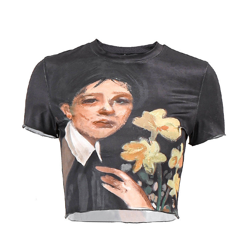 Dame cropped T-shirt med kunstnerisk tryk og tætsiddende pasform Skovae