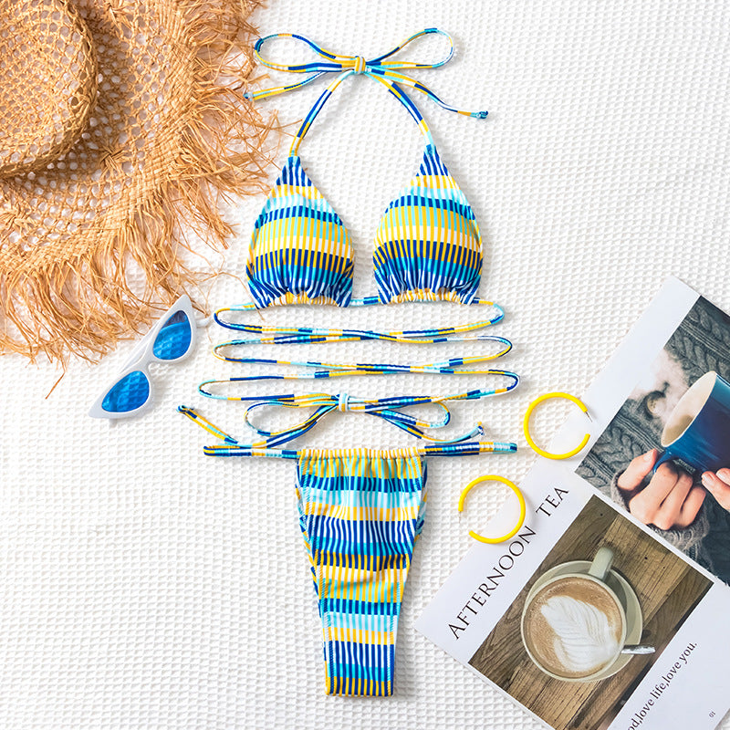 Dame bandeau-bikini med moderne striber og justerbart stropper system Skovae