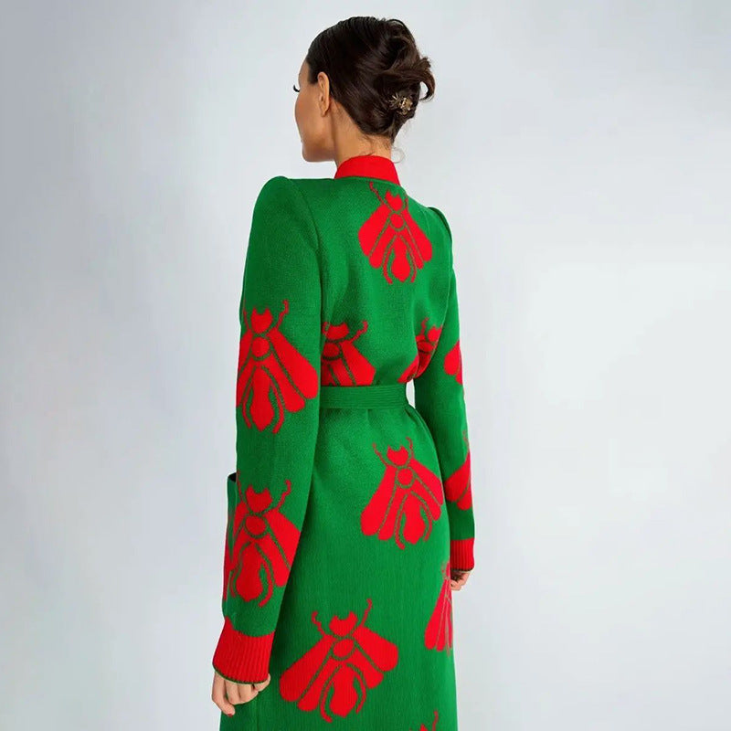 Dame strikjakke med kunstnerisk broderi og moderne knapdesign Stilla