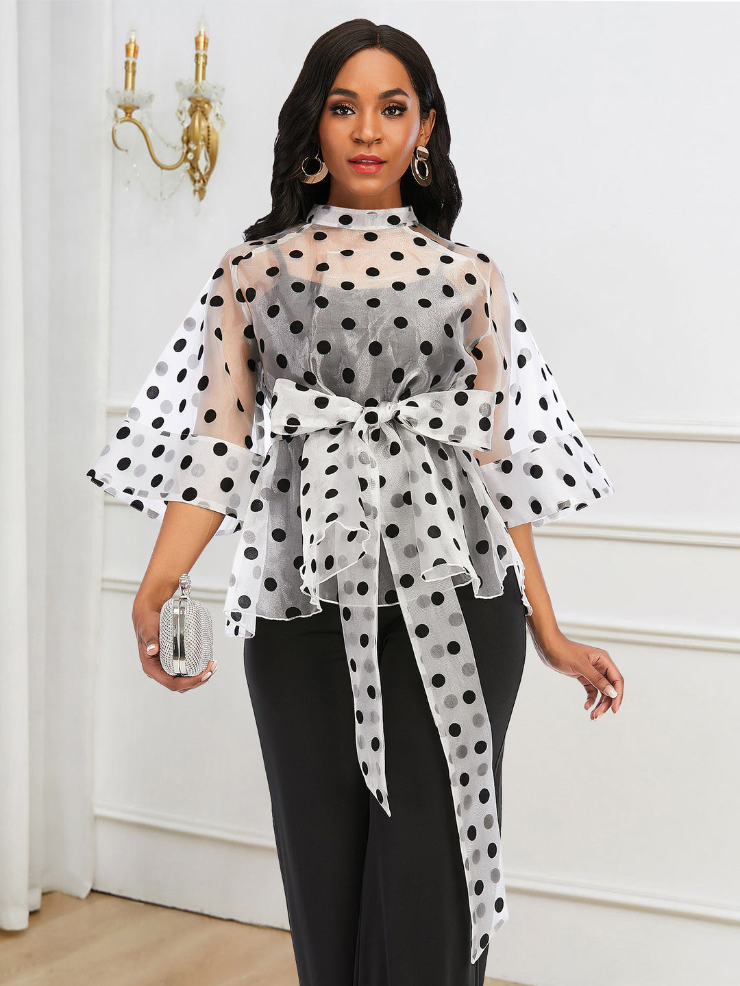 Dame Chiffonbluse med prikket design og elegant taljebælte Skovae