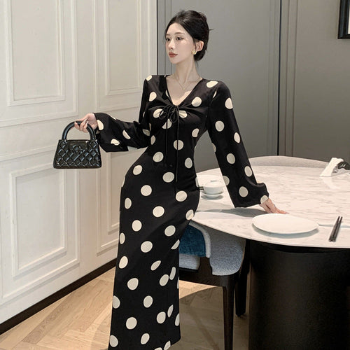 Stilla | Polka-Dot V-Hals Snørelanterneærmet Kjole