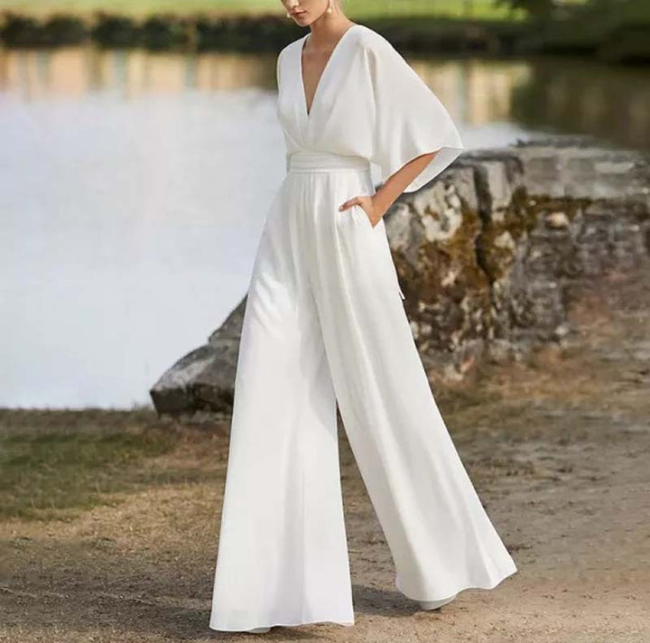 Dame jumpsuit med dyb V-udskæring og brede ben Stilla