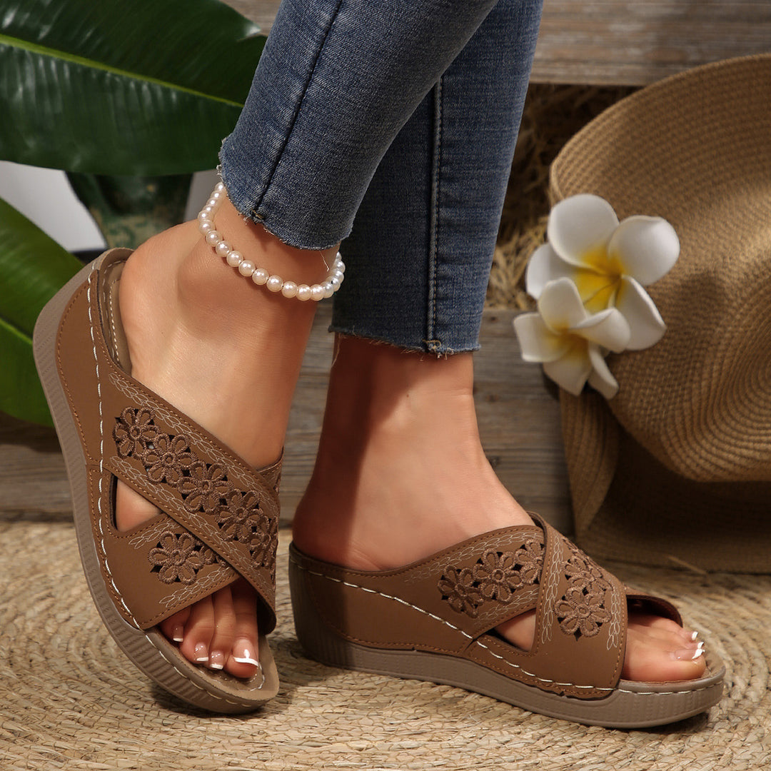 Dame design-sandaler med blomsterbroderi og behagelig sål Stilla