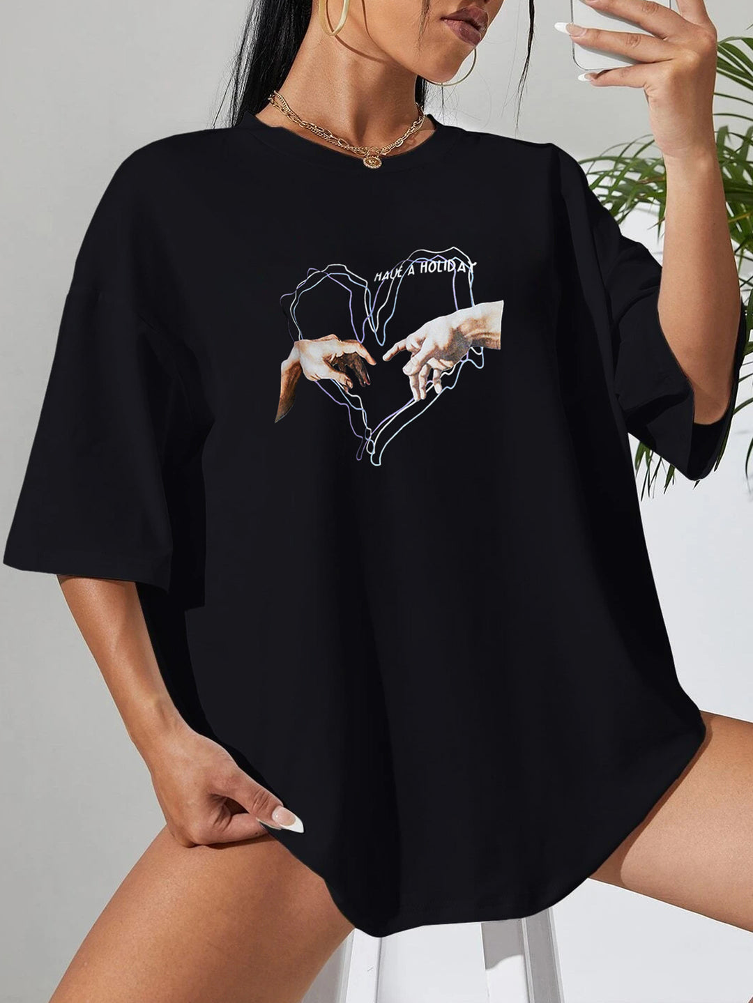 Dame afslappet T-shirt med kreativ håndmotiv og oversized snit Stilla