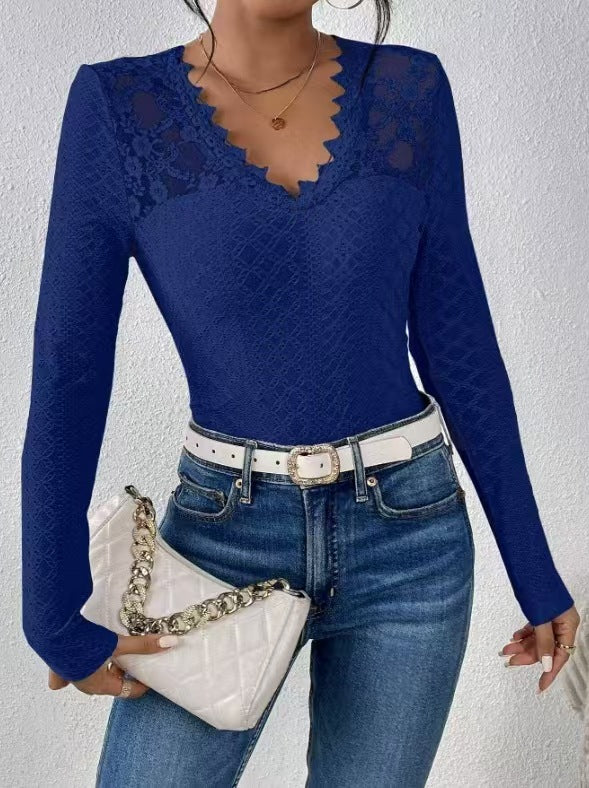 Damebluse med transparente spidsakcenter og elegant V-hals Stilla