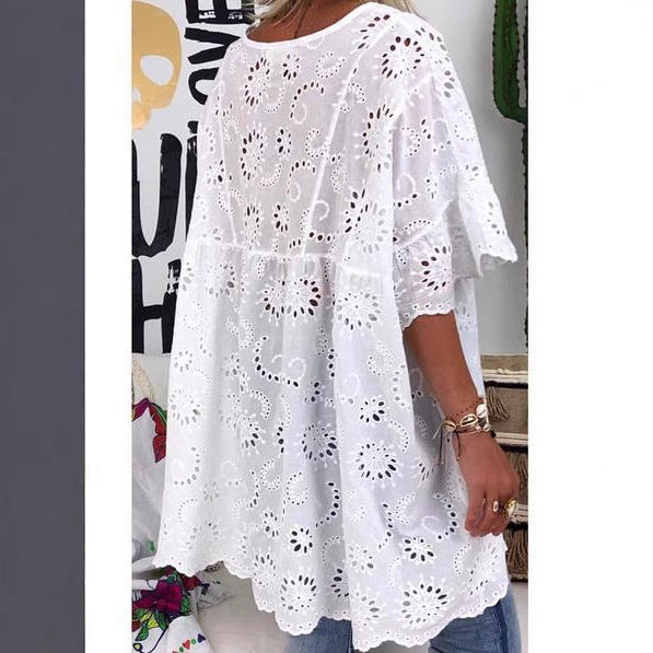 Damebluse med florale broderier og vide ærmer Skovae