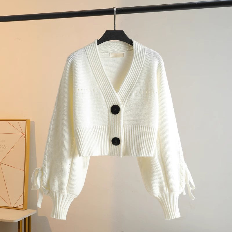 Femme Cropped Chunky Strikkardigan med dekorative knapper Stilla