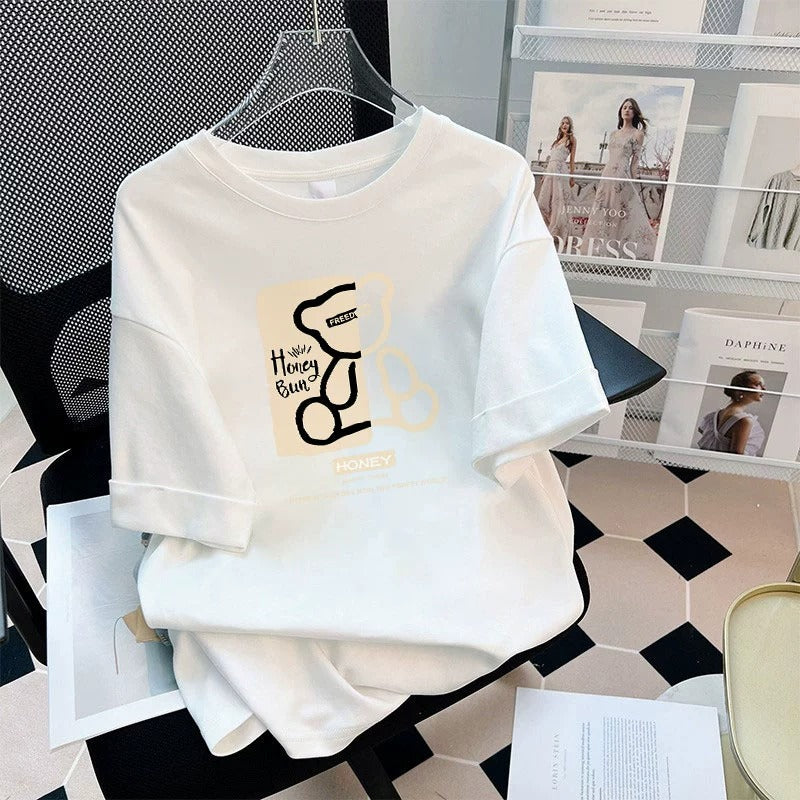 Dame T-shirt med kreativ bjørnemotiv og afslappet pasform Stilla