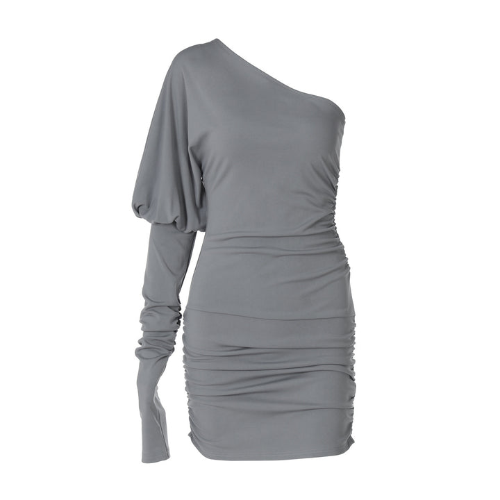 Dame Off-Shoulder Kjole med asymmetrisk design og ruffle detaljer Stilla