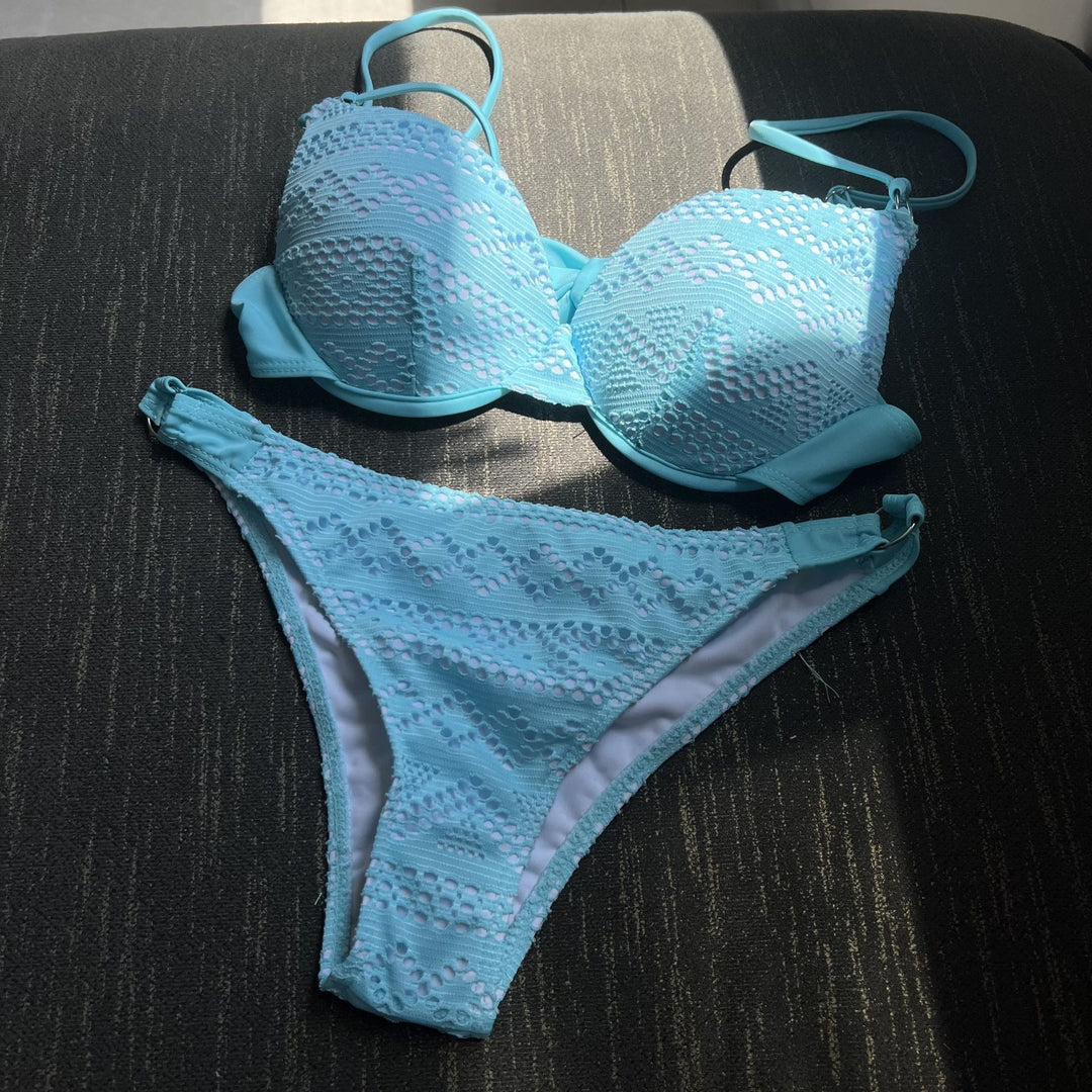 Dame bikini-sæt med forførende spidsindsats og stort design Stilla