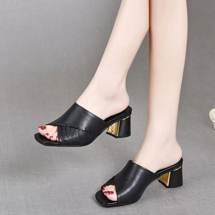 Dame elegante mules med modeinspireret guldblokhæl og svungent design Stilla