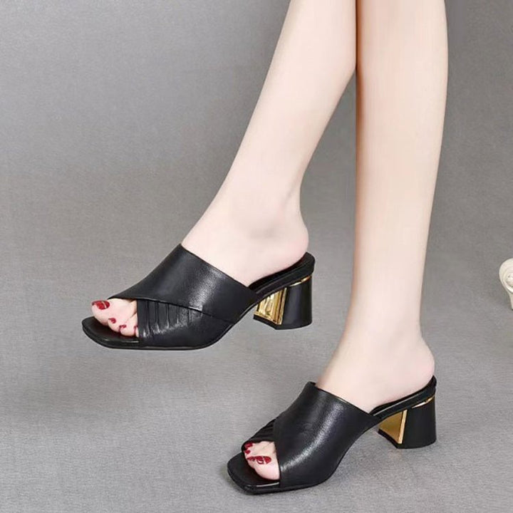 Dame elegante mules med modeinspireret guldblokhæl og svungent design Stilla