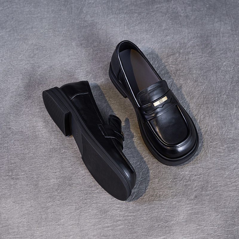 Damer Elegante Læder Slippers med dekorativ metalaccent Stilla