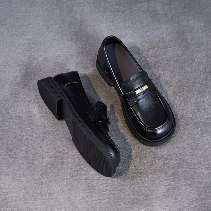 Damer Elegante Læder Slippers med dekorativ metalaccent Stilla
