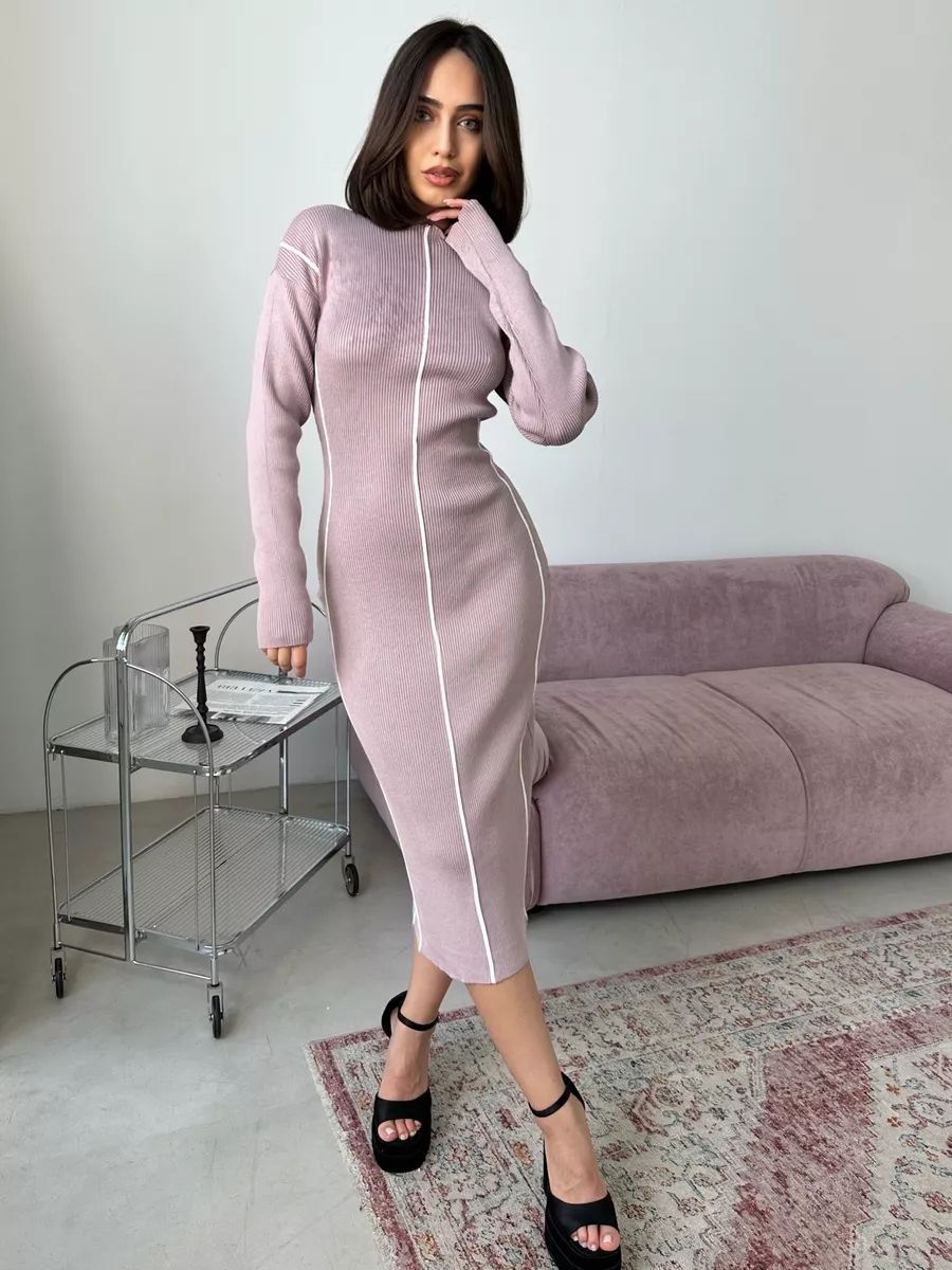 Dame elegant strikkjole med sporty lynlås og smigrende snit Stilla