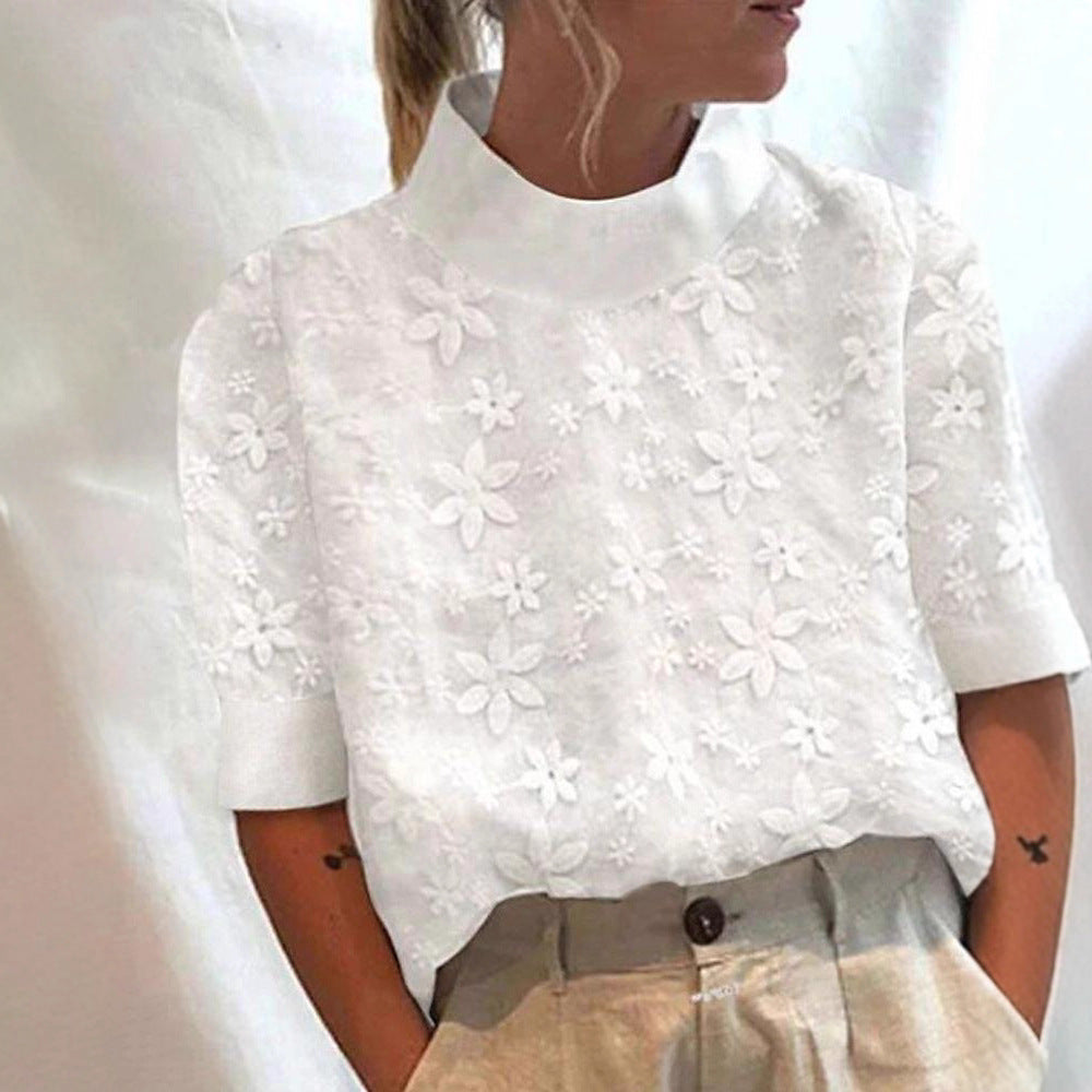 Kvinders bluse med blomsterbroderi design og kort snit Stilla