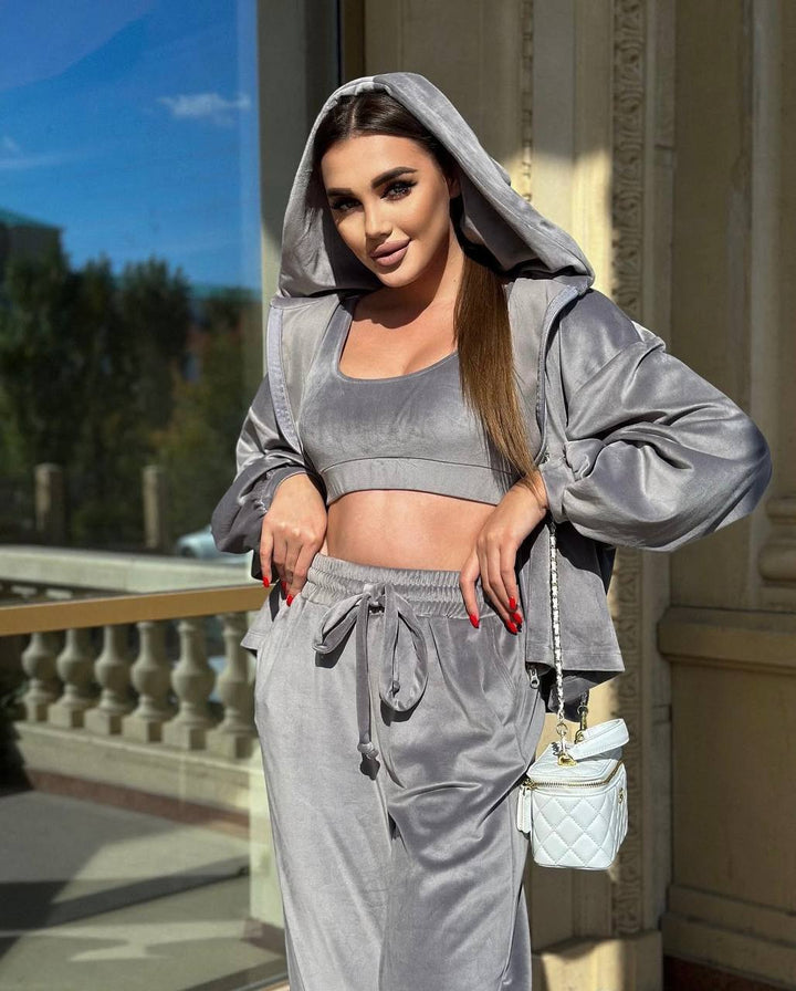 Dame stilfuldt kombinerbart fritids-sæt med cropped top og blød jakke Stilla