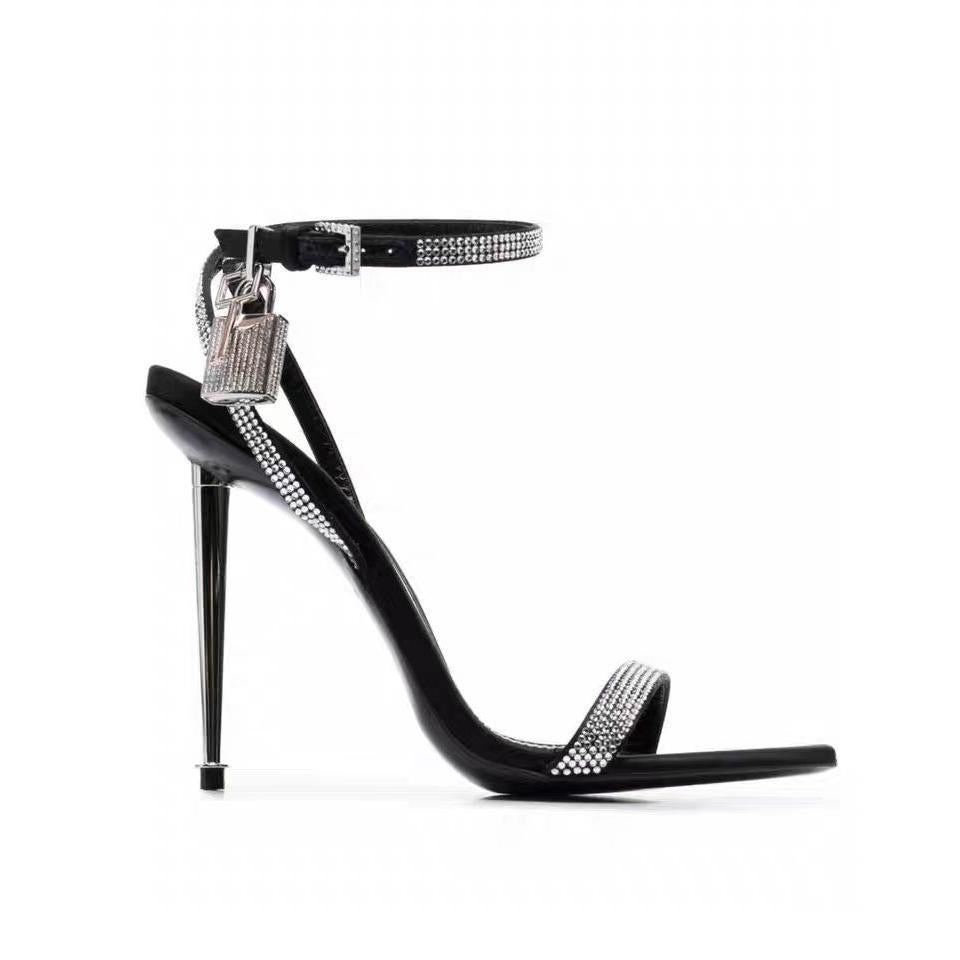Femme Strappy High Heeled Sandaler med elegant Metallic-detalje Stilla