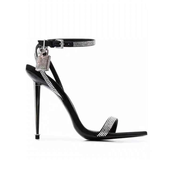Femme Strappy High Heeled Sandaler med elegant Metallic-detalje Stilla